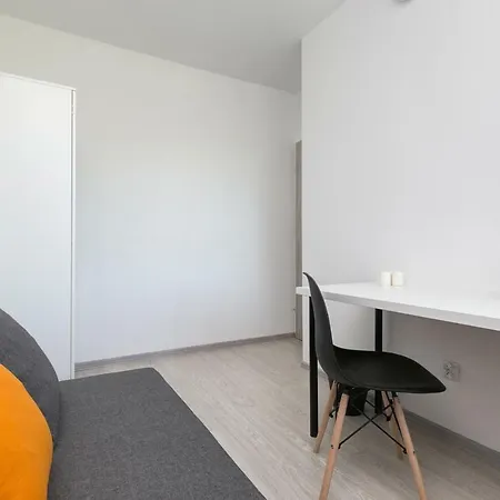 Rooms4less *